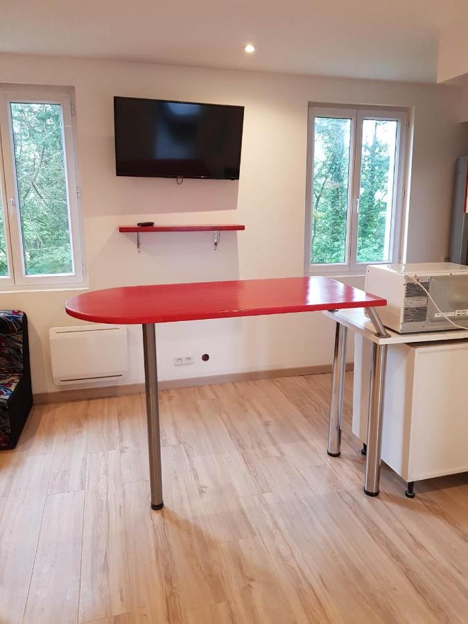 Tres Joli: Garden View Apartment with Private Parking Annesse-et-Beaulieu Exterior photo